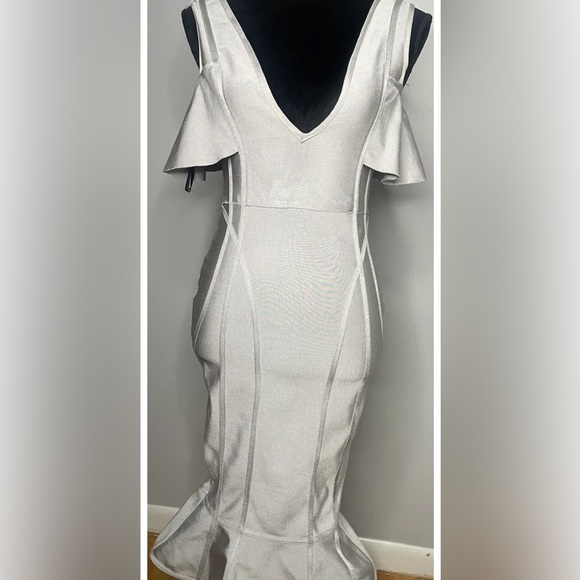 Misguided Cold Shoulder Luxe Bandage dress peplum hem & Plunging Neckline Sz:2 - Picture 4 of 12